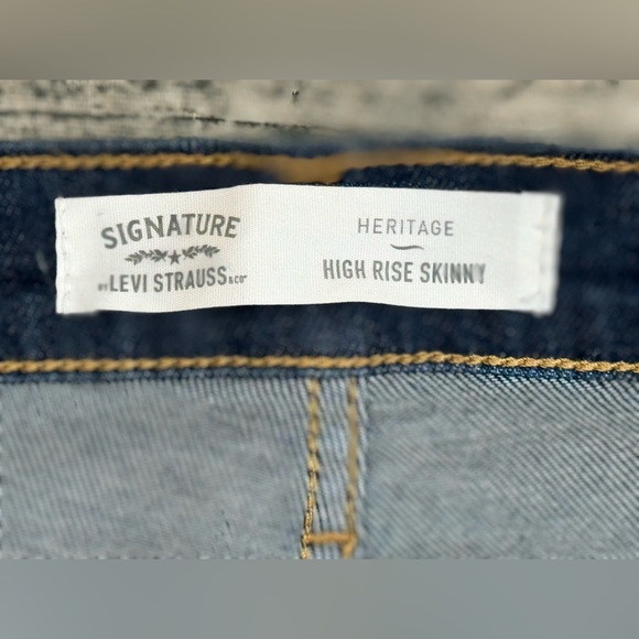 Levi's Women's Heritage High Rise Jeans, Size 20 W35, Distressed Knee, Raw Hem - Picture 13 of 14